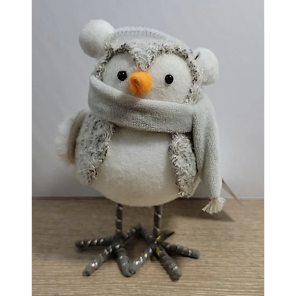 Wonder shop‎ Target 2020 - Amber our feathery friend wearing muffs & scarf